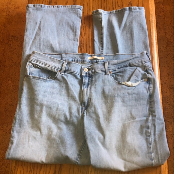 Levi's Denim - Levi's Classic Boot Cut Light Wash Blue Jeans. Size 16
